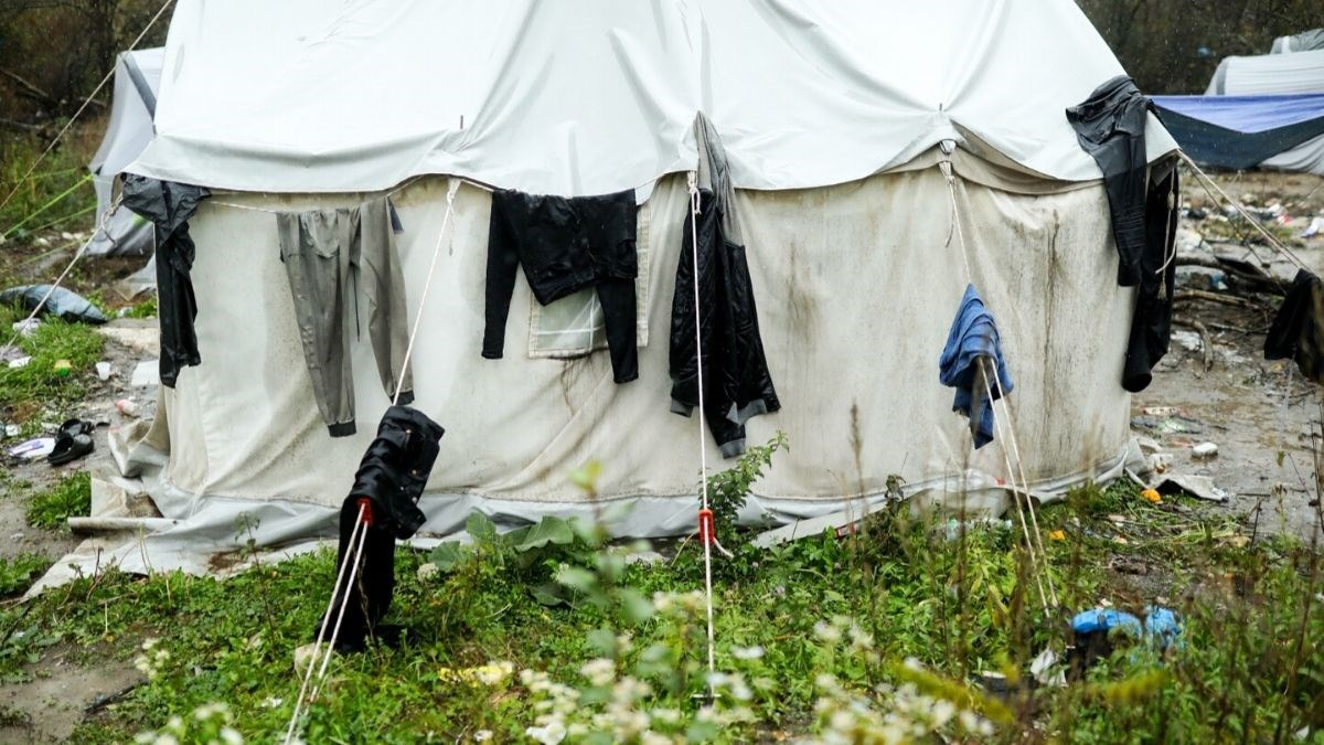 U šumi kod Bakra pronašli 71 migranta